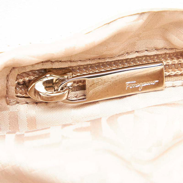 サルヴァトーレフェラガモ ガンチーニ ホワイト レザー クラッチバッグ レディース Salvatore Ferragamo 【中古】