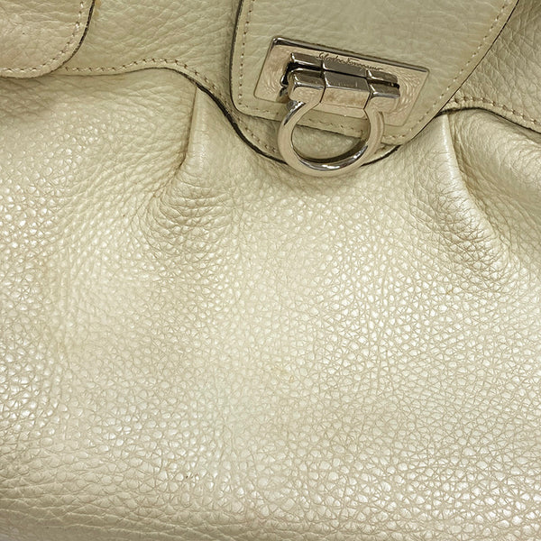 サルヴァトーレフェラガモ ガンチーニ マリッサ ハンドバッグ AU-21 A050 アイボリー レザー レディース Salvatore Ferragamo 【中古】