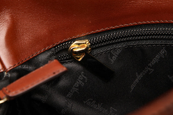 サルヴァトーレフェラガモ ガンチーニ AQ-21 8662 ブラウン レザー ショルダーバッグ レディース Salvatore Ferragamo 中古