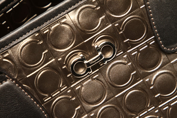 サルヴァトーレフェラガモ ガンチーニ AU-21 B475 ゴールド パテントレザー トートバッグ レディース Salvatore Ferragamo 中古