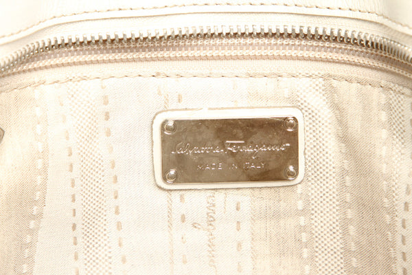 サルヴァトーレフェラガモ ガンチーニ スタッズ FJ-21 D893 ホワイト レザー ハンドバッグ レディース Salvatore Ferragamo 中古