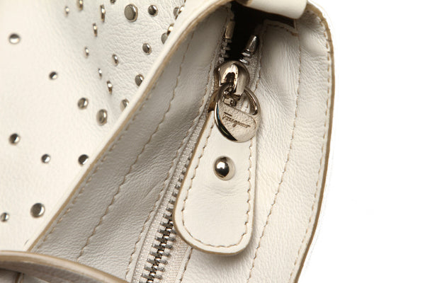 サルヴァトーレフェラガモ ガンチーニ スタッズ FJ-21 D893 ホワイト レザー ハンドバッグ レディース Salvatore Ferragamo 中古