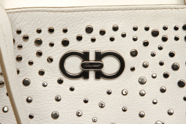 サルヴァトーレフェラガモ ガンチーニ スタッズ FJ-21 D893 ホワイト レザー ハンドバッグ レディース Salvatore Ferragamo 中古