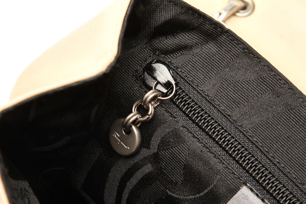 サルヴァトーレフェラガモ ヴァラ AQ-218691 ベージュ レザー ハンドバッグ レディース Salvatore Ferragamo 中古