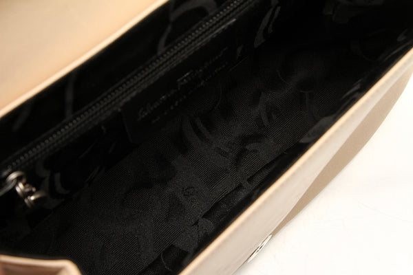 サルヴァトーレフェラガモ ヴァラ AQ-218691 ベージュ レザー ハンドバッグ レディース Salvatore Ferragamo 中古