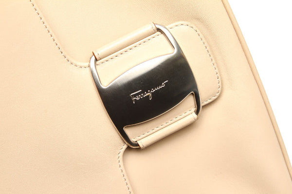 サルヴァトーレフェラガモ ヴァラ AQ-218691 ベージュ レザー ハンドバッグ レディース Salvatore Ferragamo 中古