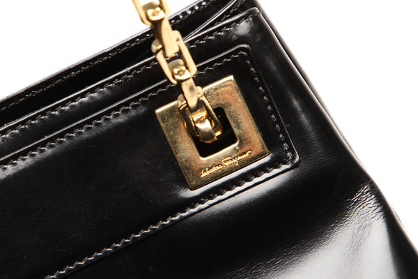 サルヴァトーレフェラガモ AU-21-1891 ブラック パテントレザー チェーン ショルダーバッグ レディース Salvatore Ferragamo 中古