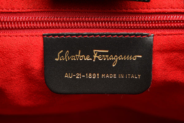 サルヴァトーレフェラガモ AU-21-1891 ブラック パテントレザー チェーン ショルダーバッグ レディース Salvatore Ferragamo 中古