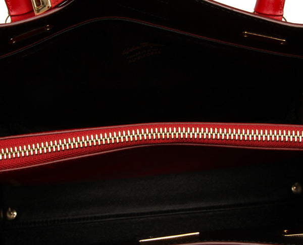 サルヴァトーレフェラガモ ガンチーニ AU-21 / D658 レッド レザー ハンドバッグ レディース Salvatore Ferragamo 中古