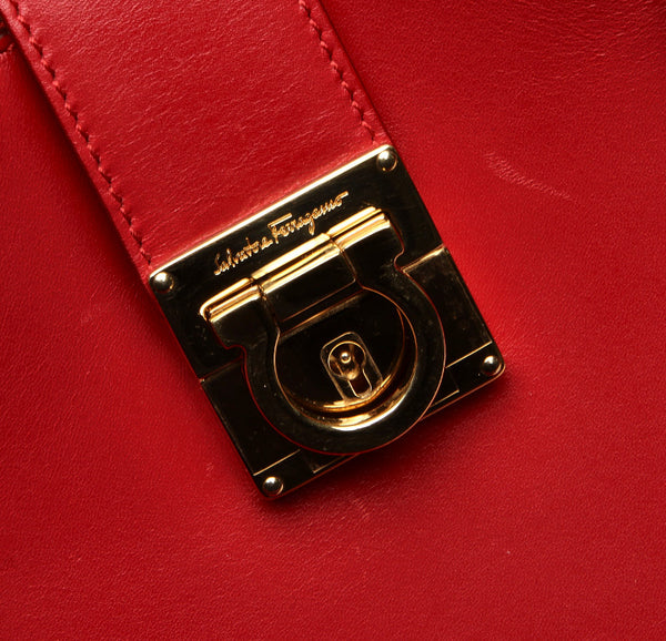 サルヴァトーレフェラガモ ガンチーニ AU-21 / D658 レッド レザー ハンドバッグ レディース Salvatore Ferragamo 中古