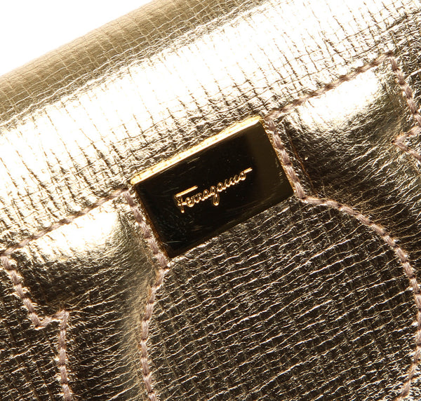 サルヴァトーレフェラガモ ガンチーニ KM 22 D292 ゴールド レザー ウォレットチェーン レディース Salvatore Ferragamo 中古