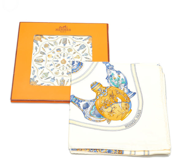 エルメス Pourvu Qu' On Ait L'ivresse 香水瓶 カレ アイボリー シルク スカーフ レディース HERMES 中古