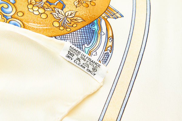 エルメス Pourvu Qu' On Ait L'ivresse 香水瓶 カレ アイボリー シルク スカーフ レディース HERMES 中古