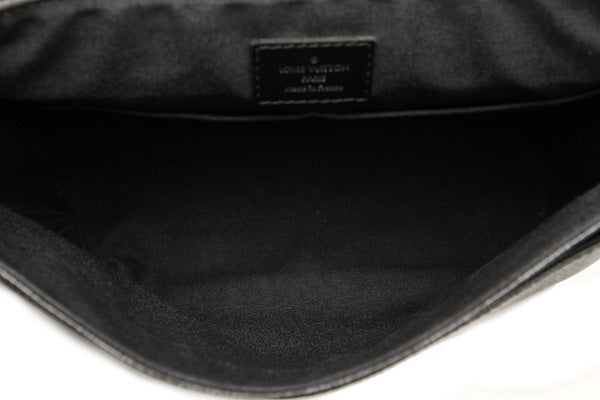 ルイ ヴィトン ダミエグラフィット ディストリクト N41028 グレー PVC レザー 斜め掛け ショルダーバッグ メンズ LOUIS VUITTON 中古