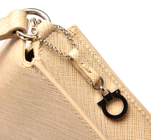 サルヴァトーレフェラガモ ガンチーニ AU-21 5429 ベージュ PVC レザー 肩掛け ショルダーバッグ レディース Salvatore Ferragamo 中古