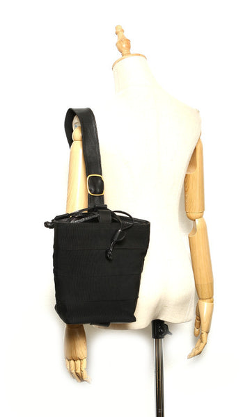 サルヴァトーレフェラガモ ティアード AU-214236 ブラック キャンバス レザー 肩掛け ショルダーバッグ レディース Salvatore Ferragamo 中古