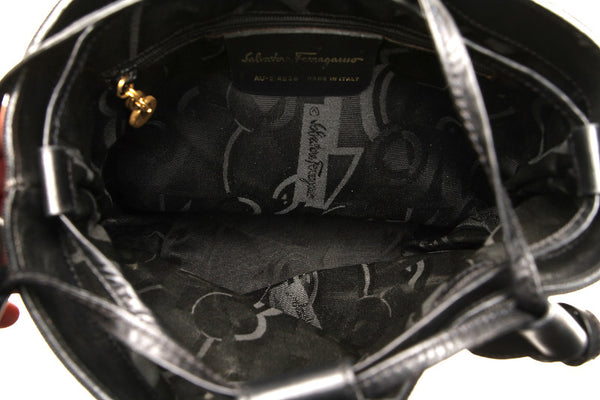 サルヴァトーレフェラガモ ティアード AU-214236 ブラック キャンバス レザー 肩掛け ショルダーバッグ レディース Salvatore Ferragamo 中古