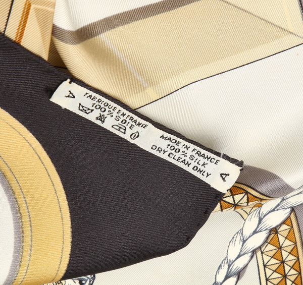 エルメス カレ 盛装の馬 アイボリー シルク スカーフ レディース HERMES 中古
