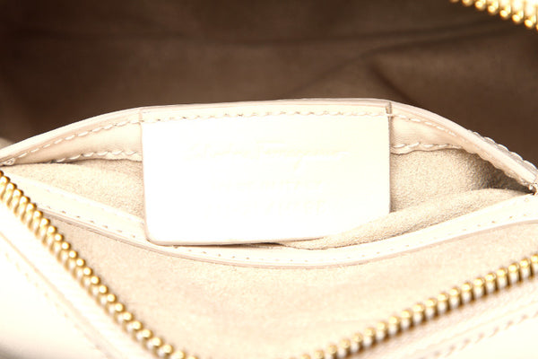 サルヴァトーレフェラガモ ヴァラリボン AU-21 H498 ベージュ ホワイト レザー ショルダーバッグ レディース Salvatore Ferragamo 中古