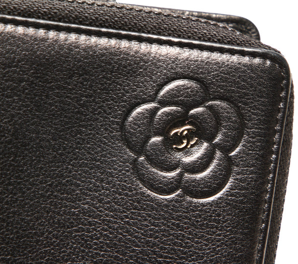 シャネル カメリア ブラック レザー 二つ折り財布 レディース CHANEL 中古