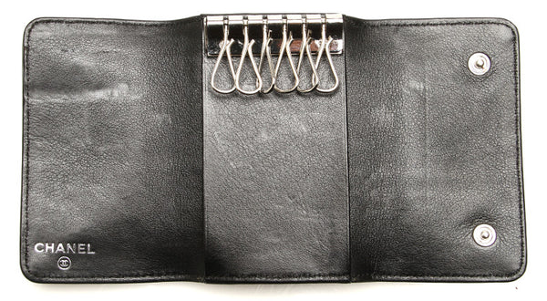 シャネル カメリア ブラック エナメル キーケース レディース CHANEL 中古