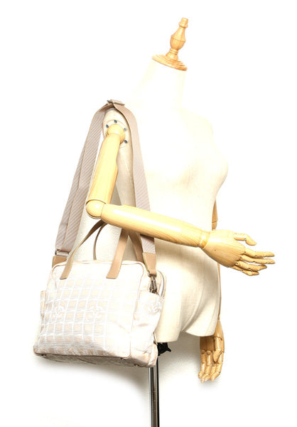 シャネル ニュートラベル ナイロン レザー ショルダーバッグ レディース CHANEL 中古