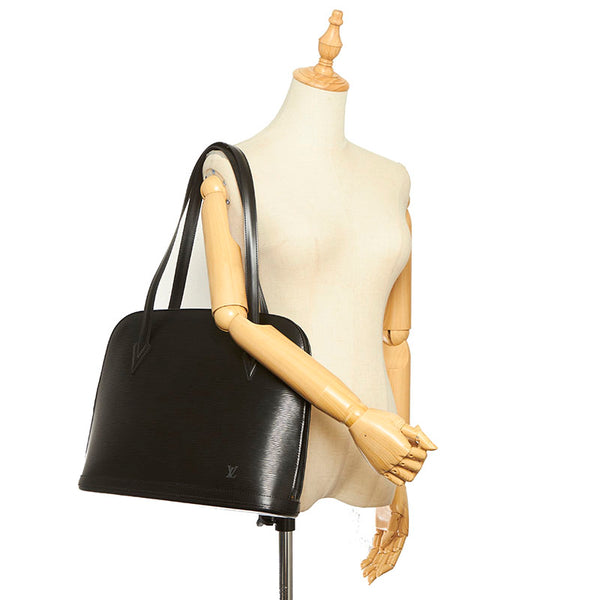 ルイ ヴィトン エピ リュサック M52282 ブラック  レザー ショルダーバッグ レディース LOUIS VUITTON 【中古】