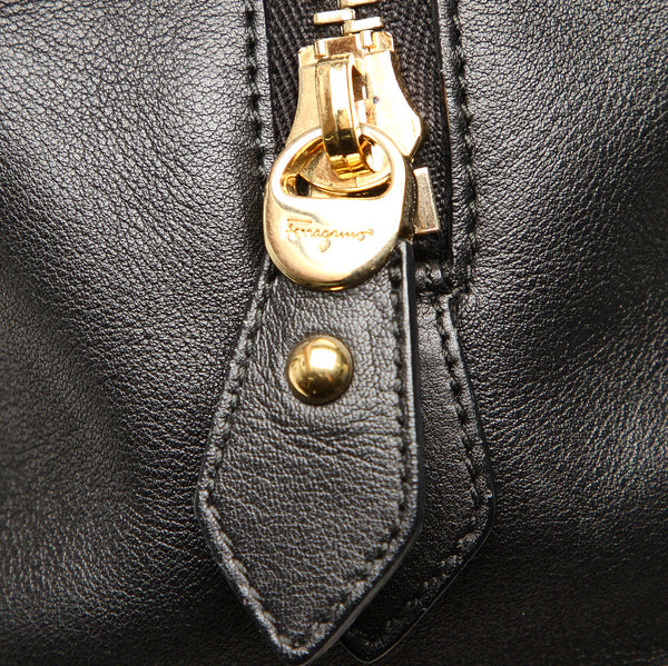 サルヴァトーレフェラガモ AU-21 / D321 ブラック 黒 レザー ハンドバッグ レディース Salvatore Ferragamo 中古