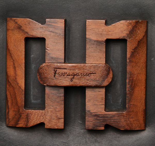 サルヴァトーレフェラガモ AQ21 7722 ブラック レザー 肩掛け ショルダーバッグ レディース Salvatore Ferragamo 中古