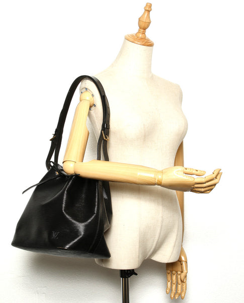 ルイ ヴィトン エピ ノエ M59012 ブラック 黒 レザー ショルダーバッグ レディース LOUIS VUITTON 中古