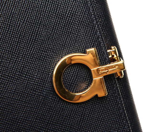 サルヴァトーレフェラガモ ガンチーニ ネイビー レザー 長財布 ユニセックス Salvatore Ferragamo 中古