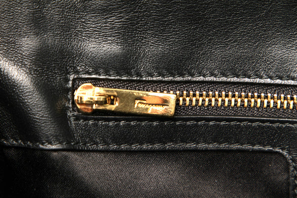 サルヴァトーレフェラガモ ヴァラリボン AU-21 F164 ブラック 黒 レザー ショルダーバッグ レディース Salvatore Ferragamo 中古