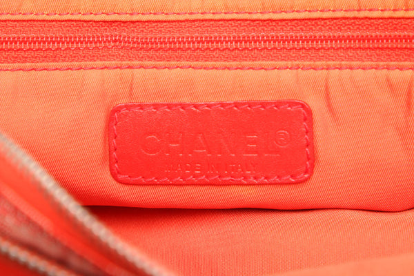 シャネル ニュートラベル レッド ナイロン レザー ショルダーバッグ レディース CHANEL 中古