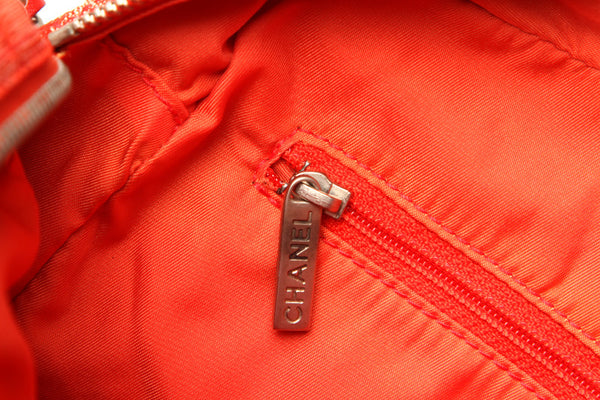 シャネル ニュートラベル レッド ナイロン レザー ショルダーバッグ レディース CHANEL 中古