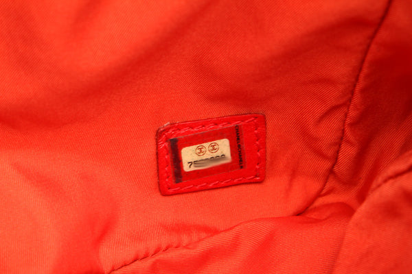 シャネル ニュートラベル レッド ナイロン レザー ショルダーバッグ レディース CHANEL 中古