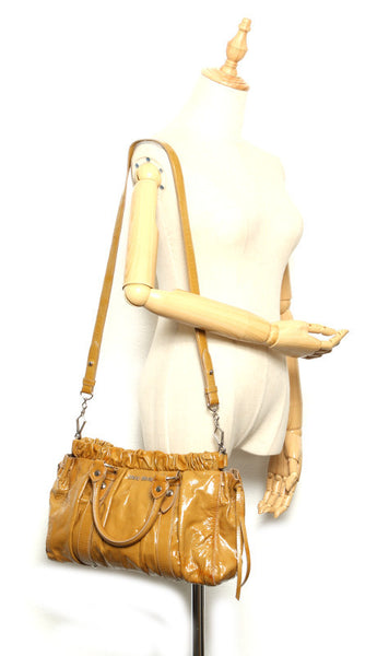 ミュウミュウ イエロー エナメル ハンドバッグ ショルダーバッグ 2WAY レディース MIUMIU 中古
