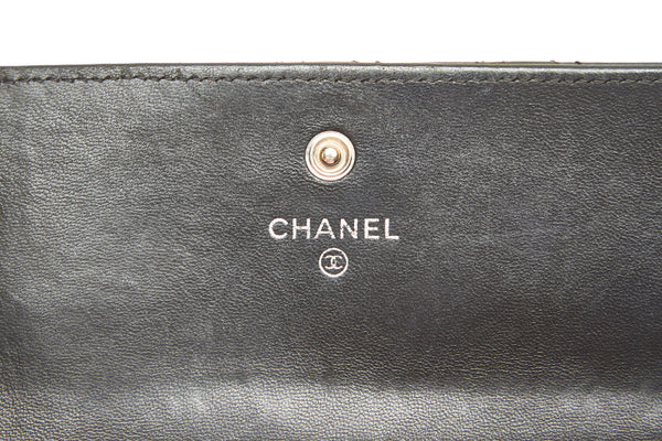 シャネル マトラッセ ブラック ラムスキン 二つ折り財布 レディース CHANEL 中古