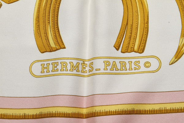 エルメス カレ タイガー トラ  ホワイト イエロー ピンク シルク スカーフ レディース HERMES 中古