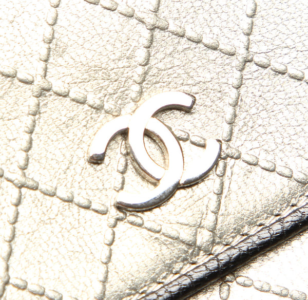 シャネル メタリックグリーン シルバー レザー 三つ折り財布 レディース CHANEL 中古