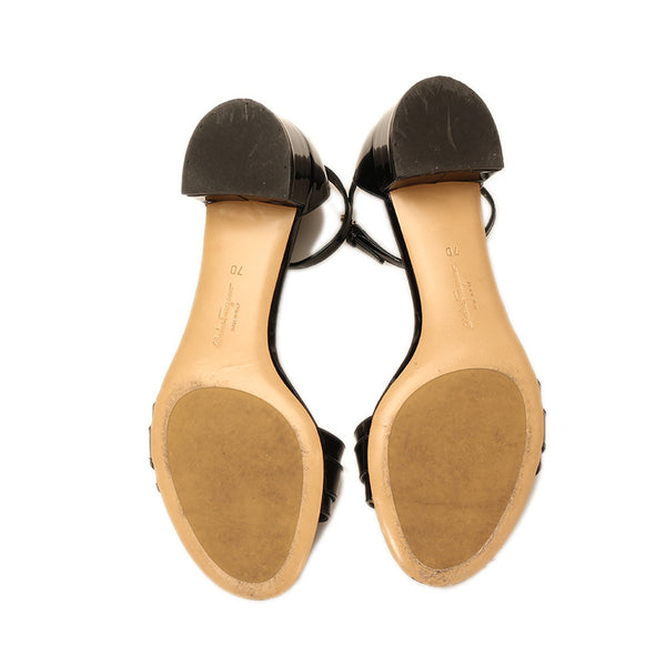 サルヴァトーレフェラガモ ガンチーニ アンクルネック ブラック パテントレザー サンダル レディース Salvatore Ferragamo 【中古】