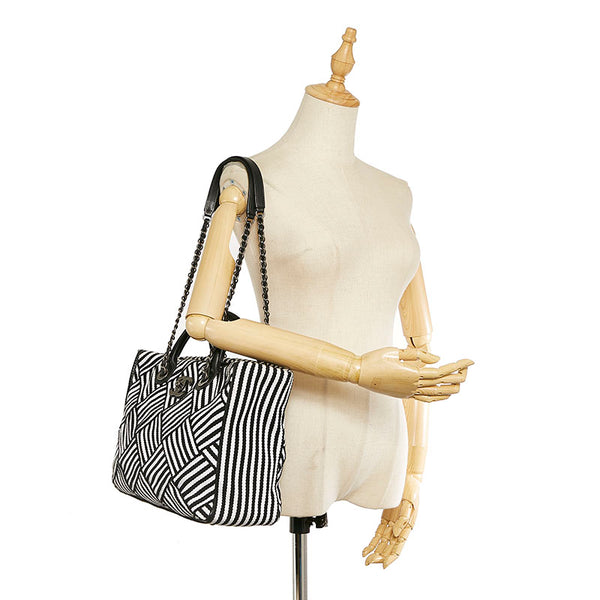 シャネル クロスステッチ ブラック ホワイト キャンバス カーフ チェーンショルダーバッグ レディース CHANEL 【中古】