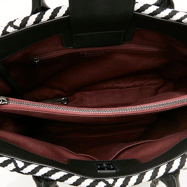 シャネル クロスステッチ ブラック ホワイト キャンバス カーフ チェーンショルダーバッグ レディース CHANEL 【中古】