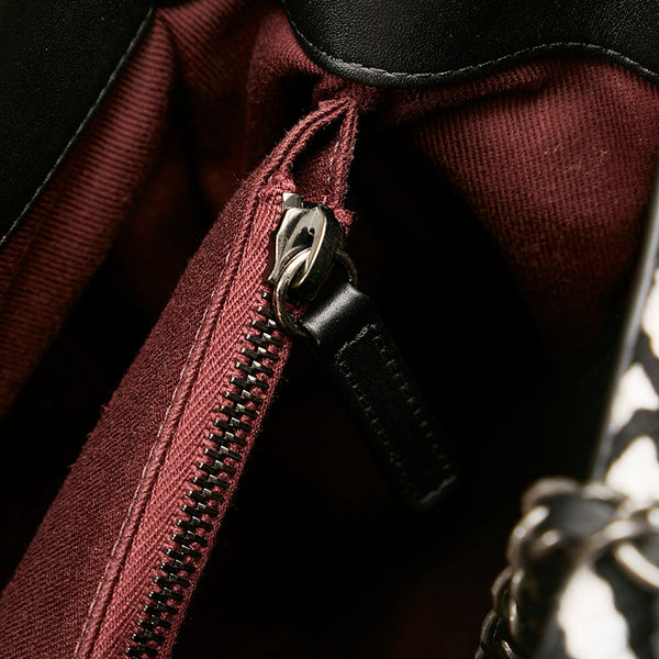 シャネル クロスステッチ ブラック ホワイト キャンバス カーフ チェーンショルダーバッグ レディース CHANEL 【中古】