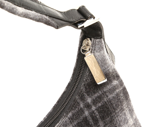 サルヴァトーレフェラガモ チェック D21 9667 グレー ウール レザー 肩掛け ショルダーバッグ レディース Salvatore Ferragamo 中古