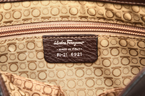 サルヴァトーレフェラガモ ガンチーニ FI-21 6921 ブラウン レザー 肩掛け ショルダーバッグ レディース Salvatore Ferragamo 中古