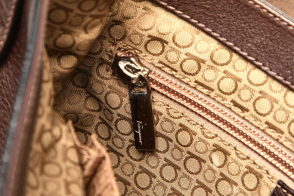 サルヴァトーレフェラガモ ガンチーニ FI-21 6921 ブラウン レザー 肩掛け ショルダーバッグ レディース Salvatore Ferragamo 中古