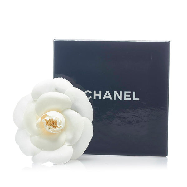 シャネル カメリア コサージュ ブローチ ホワイト 布 レディース CHANEL 【中古】