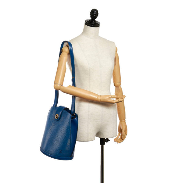 ルイ ヴィトン エピ クリュニー 肩掛け ショルダーバッグ M52255 トレドブルー レザー レディース LOUIS VUITTON 【中古】