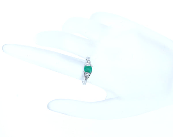 Pt900 プラチナ エメラルド0.51ct ダイヤ0.34ct リング 指輪 レディース 11号 【中古】