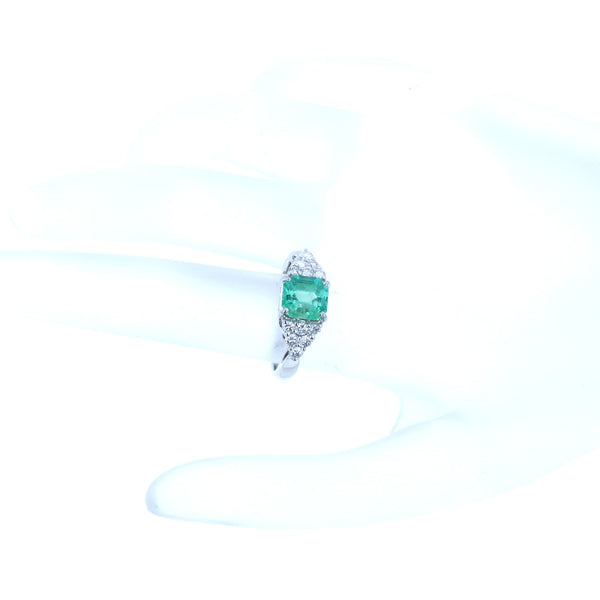 Pt900 プラチナ エメラルド1.47ct ダイヤ0.43ct リング 指輪 レディース 12号 中古